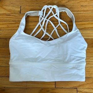 Lululemon sports bra. Never worn. No rips or stains. Size 4